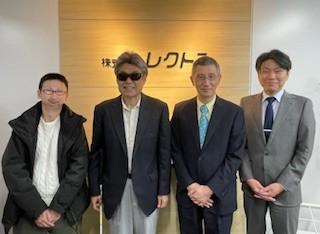 左から添田普及委員長、橋本会長、岩見社長、岩見副社長